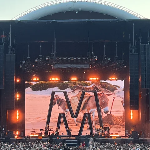 Braucam Kopā Depeche Mode koncertā, Tallinas dziesmu svētku estrādē.